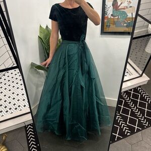 JS Boutique Black and Green Velvet Dress